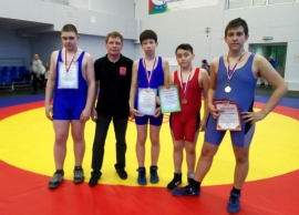 Омские борцы завоевали медали тюменского первенства