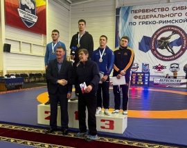 Омские борцы завоевали 2 медали на первенстве СФО среди юниоров