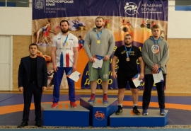 Омские борцы завоевали 3 медали на чемпионате СФО в Красноярске