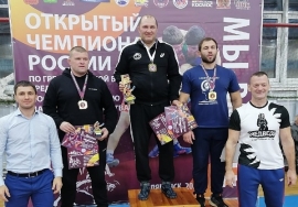 Антон Ботев выиграл чемпионат России по греко-римской борьбе среди ветеранов