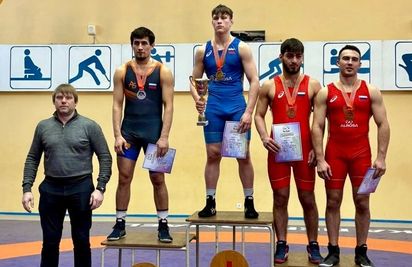 Четыре награды омских борцов на первенстве Сибири