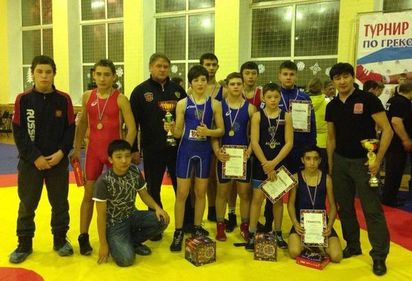 Омские борцы завоевали 15 медалей на турнире городов России