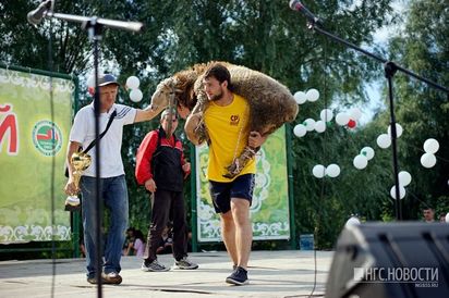 Кубок имени Тимержана Калимулина в турнире по борьбе куреш завоевал Артур Мунаев