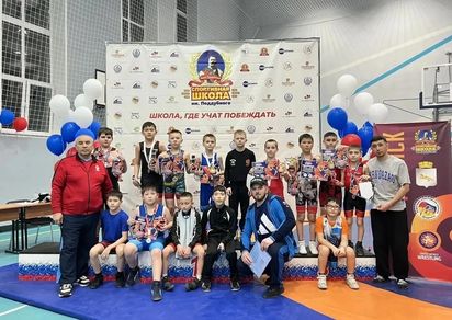 Омские борцы привезли 10 наград из Шадринска