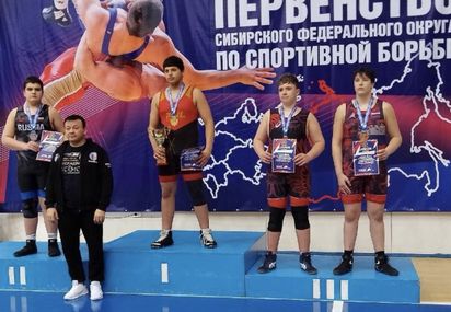Омские борцы завоевали 6 медалей первенства СФО в Бердске