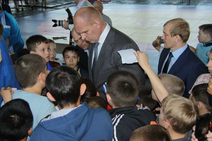 Карелин и Емельяненко посетили фестиваль единоборств СибГУФК