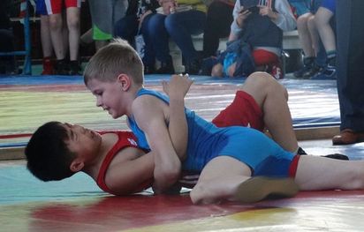 В Шербакуле прошел борцовский турнир памяти Юрия Крикухи