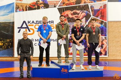 Омские борцы завоевали 4 награды чемпионата Сибири