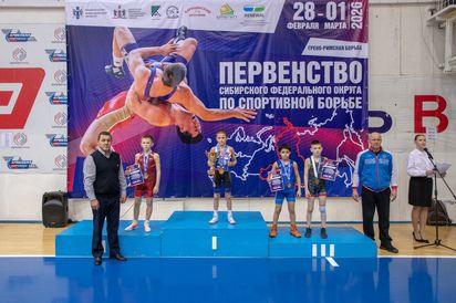 Омские борцы завоевали 6 медалей первенства СФО в Бердске