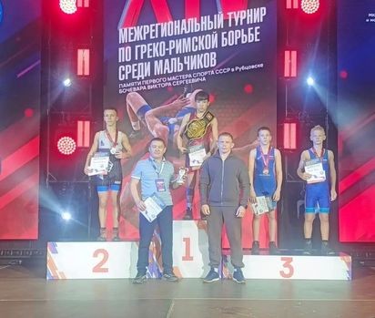 Омские борцы поднялись на пьедестал межрегиональных соревнований в Рубцовске