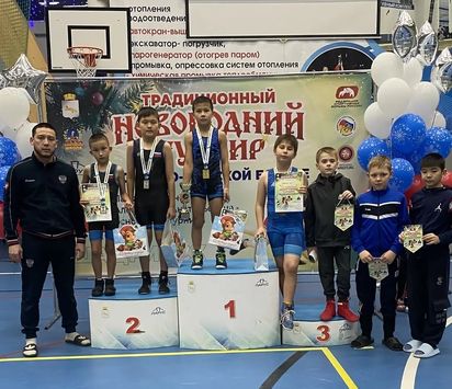 Омские борцы завоевали награды в Шадринске