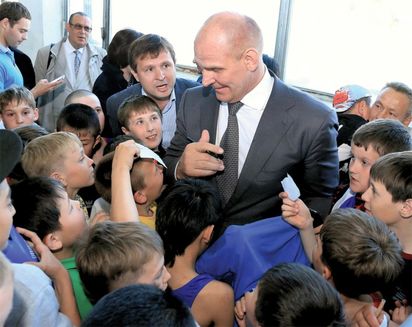 Карелин и Емельяненко посетили фестиваль единоборств СибГУФК