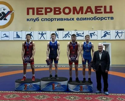 Омичи завоевали 4 медали на первенстве Сибири по греко-римской борьбе