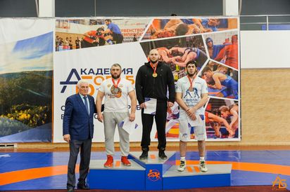 Омские борцы завоевали 4 награды чемпионата Сибири