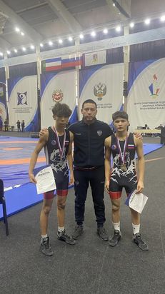 Омские борцы взяли 2 награды на первенстве Сибири среди юношей до 18 лет